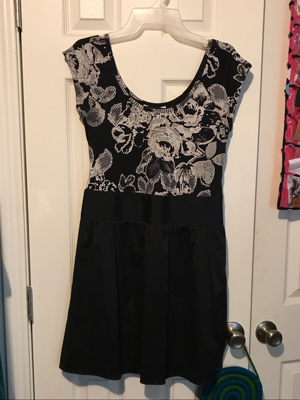 Express Black and White Floral Scoop Dress